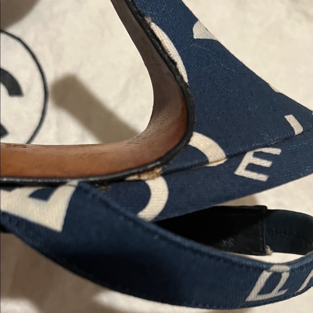 CHANEL Dark Blue and White Heels - Picture 13 of 13